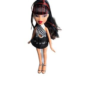 Bratz Doll Tiana Black Red Hair Houndstooth Top Glitter Skirt Heels w/ Brush